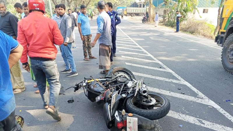 রাজশাহীতে বাসচাপায় স্বামী-স্ত্রীসহ তিনজন নিহত